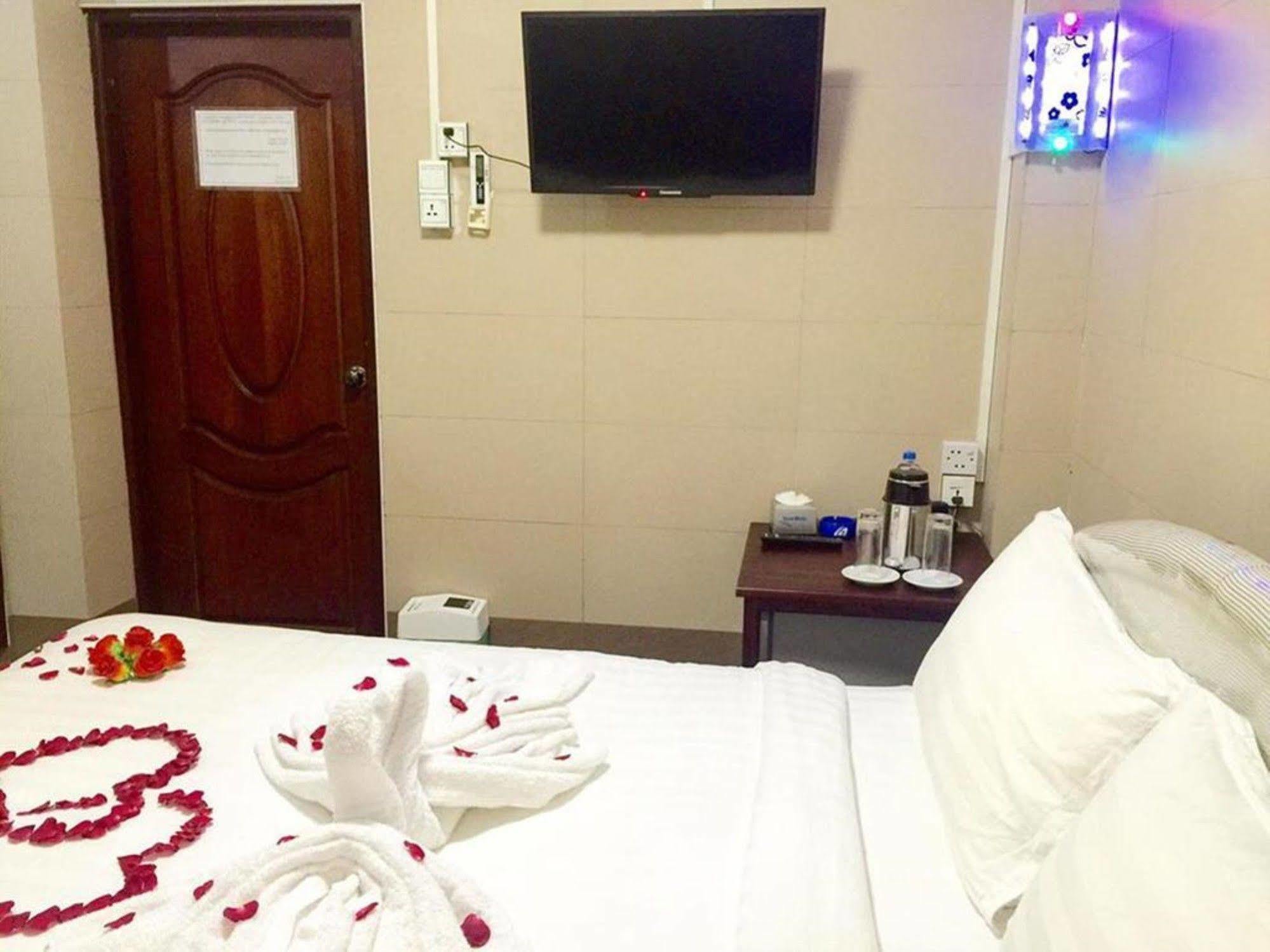 Pandora Motel Yangon Exterior photo