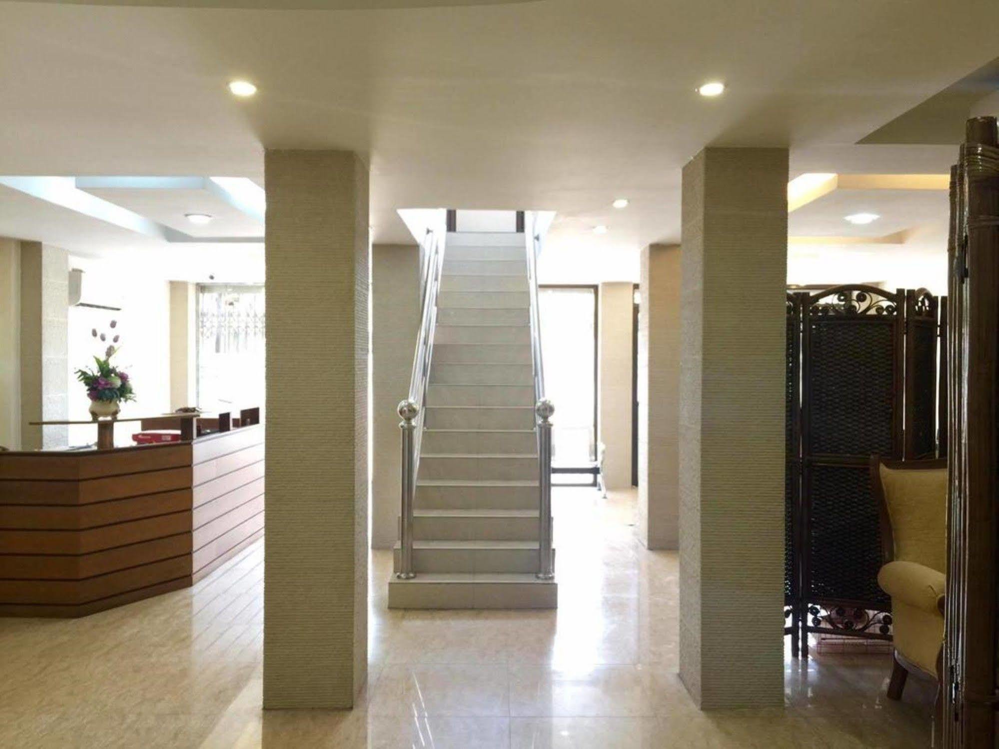 Pandora Motel Yangon Exterior photo